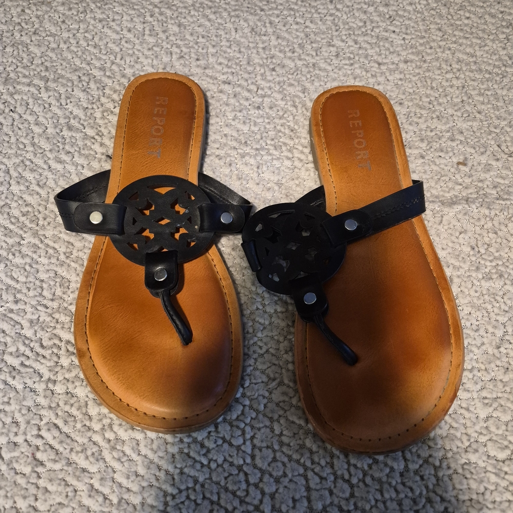 Report Girls Black Medallion Thong Sandals Size 5